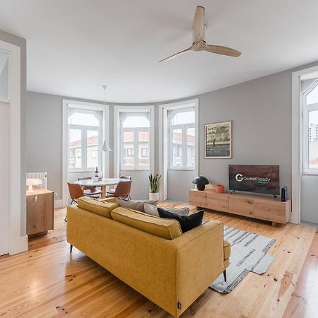 Guestready - Colorful Apt Near Agosto Station OOporto Esterno foto