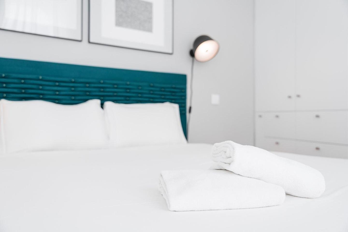 Guestready - Colorful Apt Near Agosto Station OOporto Esterno foto