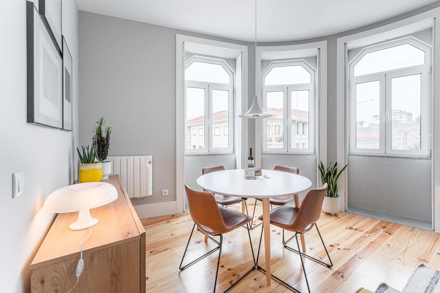 Guestready - Colorful Apt Near Agosto Station OOporto Esterno foto