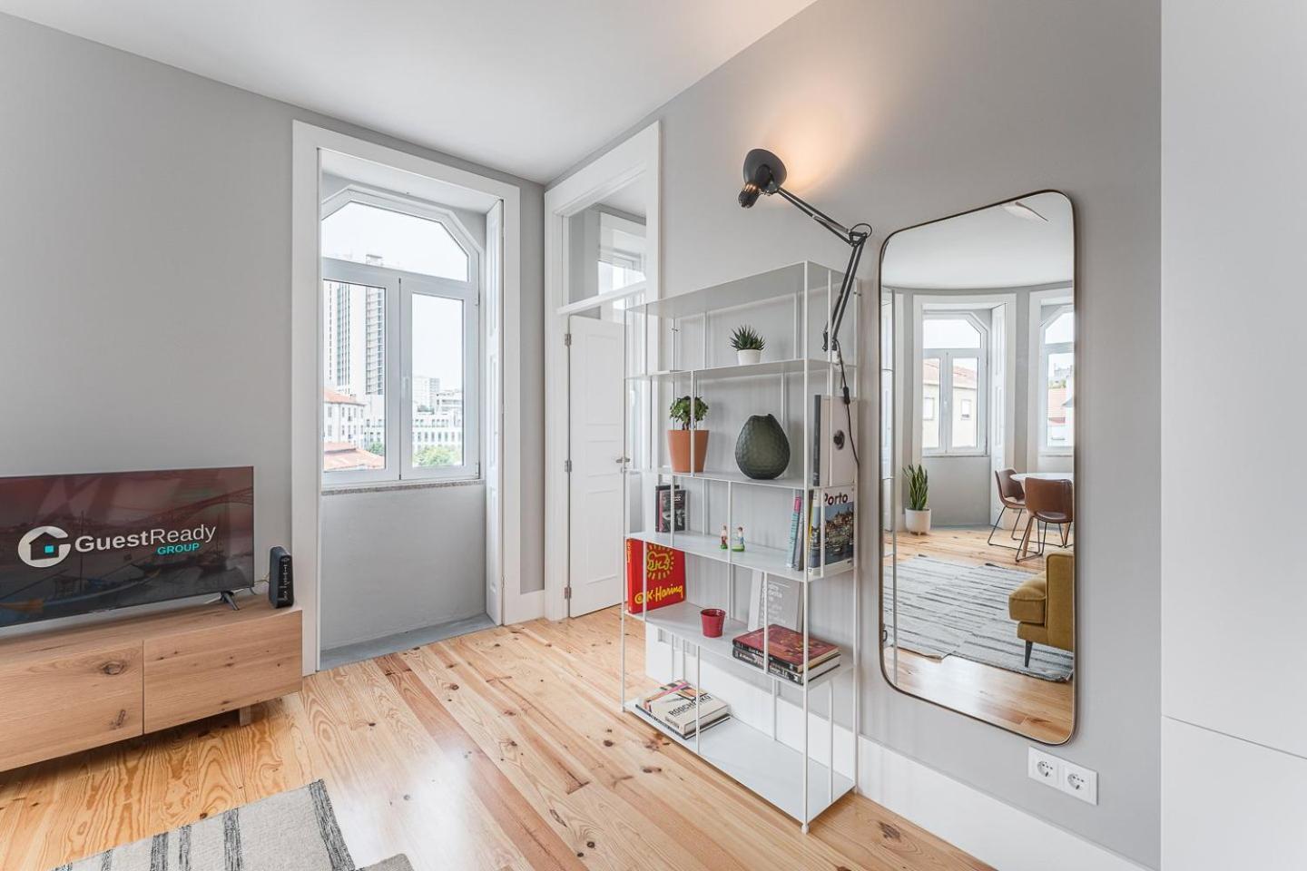Guestready - Colorful Apt Near Agosto Station OOporto Esterno foto